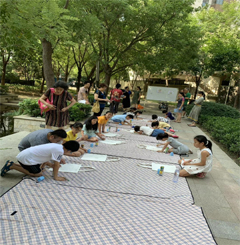 团队在社区做公益